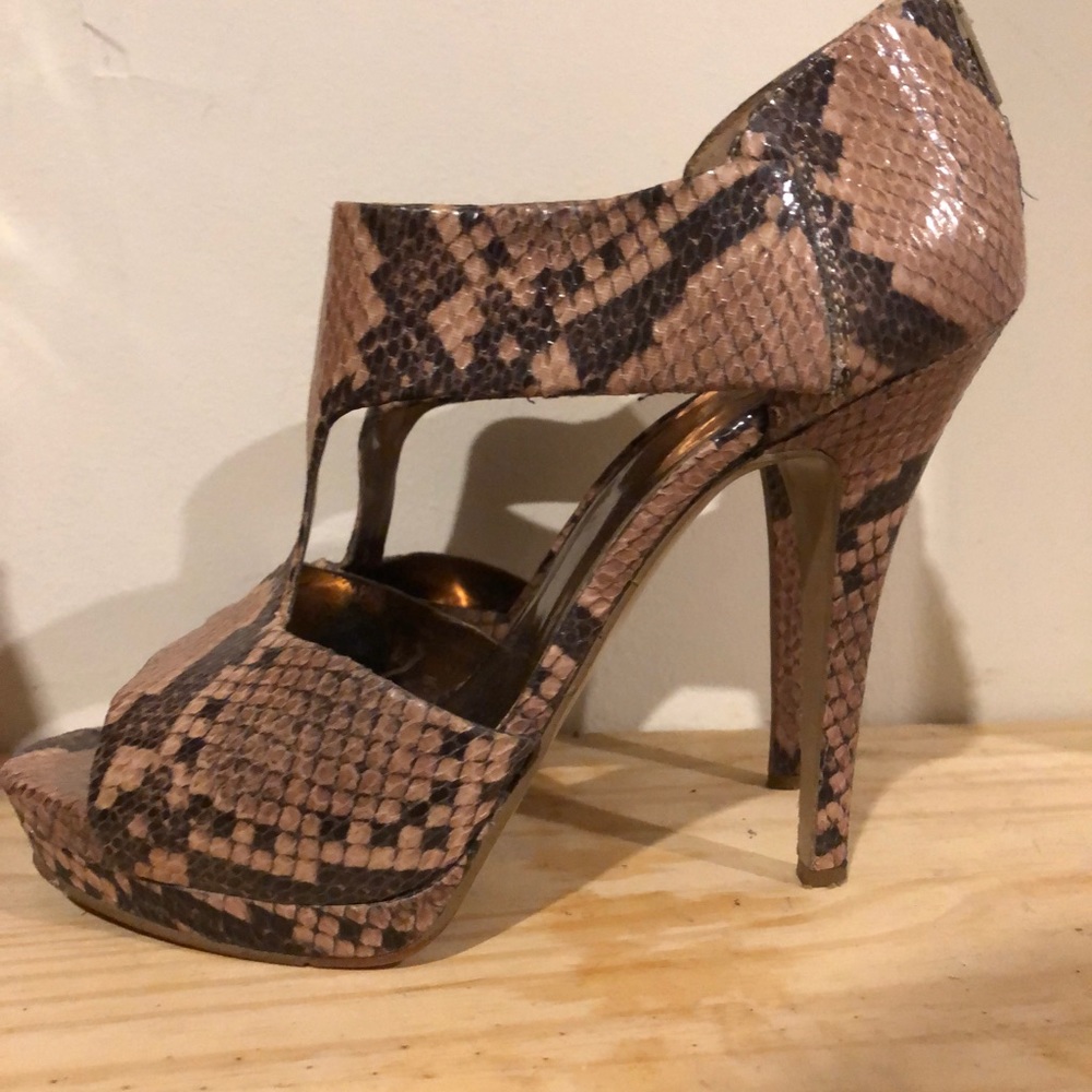 Nine West snake skin print heels size 9